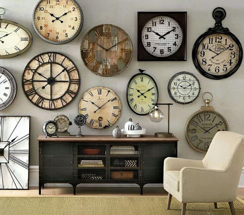 Lựa chọn vị trí treo đồng hồ ở phòng khách dựa trên thẩm mỹ và công năng